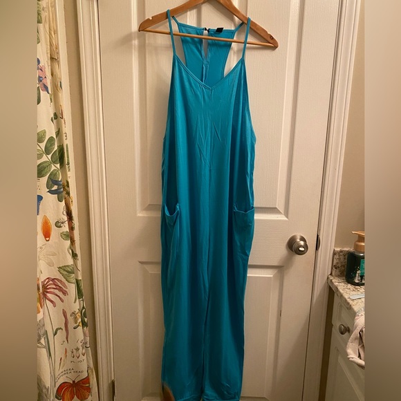 Dual Pocket Keyhole Back Jumpsuit x2 (ONE turquoise and ONE black jumpsuit) - Picture 6 of 11